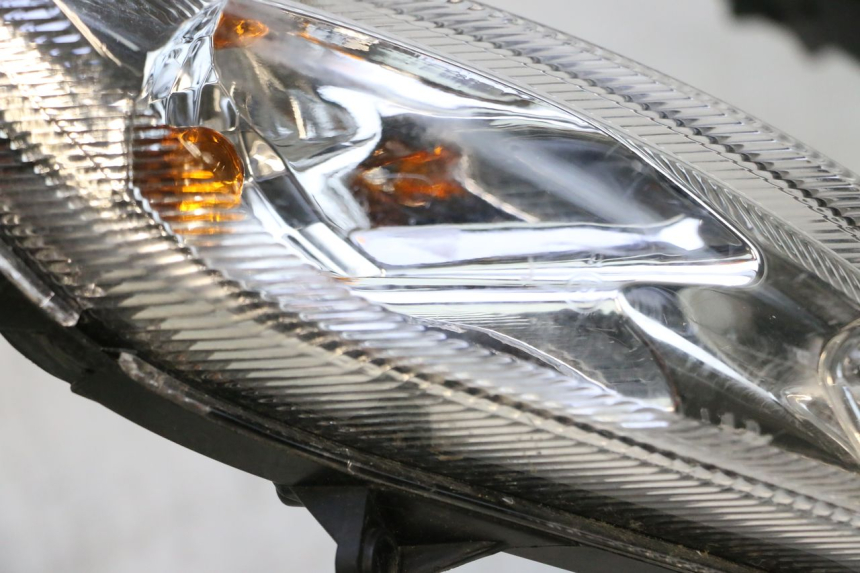 photo de FANALE ANTERIORE PEUGEOT KISBEE 4T 50 (2018 - 2022) - Primo piano ad alta risoluzione