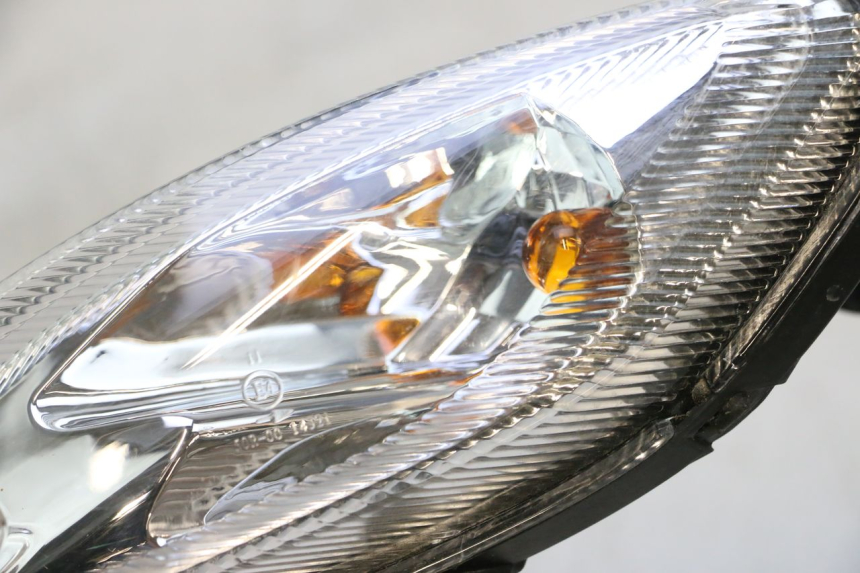 photo de FANALE ANTERIORE PEUGEOT KISBEE 4T 50 (2018 - 2022) - Marcature e riferimenti originali