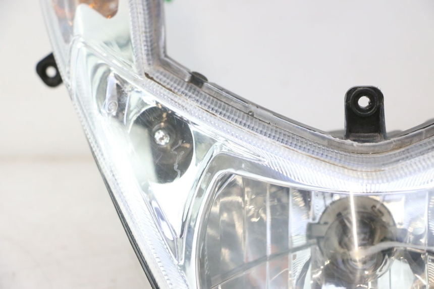 photo de FANALE ANTERIORE PEUGEOT KISBEE 4T 50 (2010 - 2017) - Angolazione alternativa