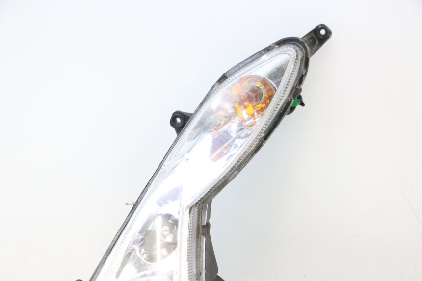 photo de FANALE ANTERIORE PEUGEOT KISBEE 4T 50 (2018 - 2022) - Zoom sullo stato d'uso