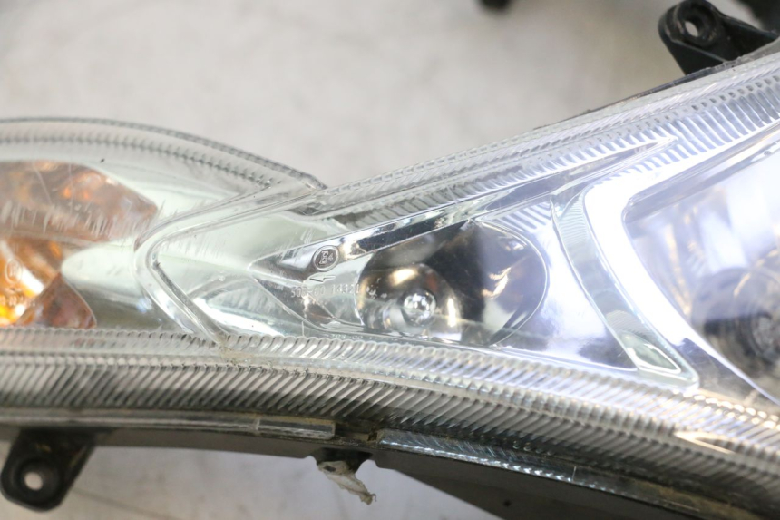 photo de FANALE ANTERIORE PEUGEOT KISBEE 4T 50 (2018 - 2022) - Dettagli dei punti di fissaggio