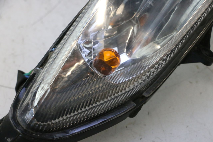 photo de FANALE ANTERIORE PEUGEOT KISBEE 4T 50 (2018 - 2022) - Ricambio usato controllato