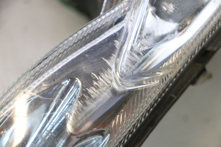 photo de FANALE ANTERIORE PEUGEOT KISBEE 4T 50 (2018 - 2022) - Marcature e riferimenti originali
