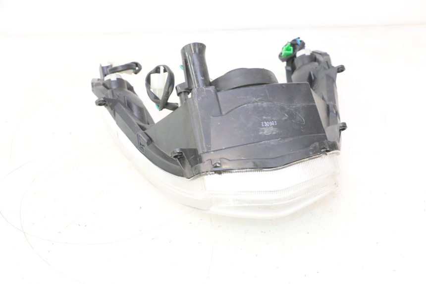 photo de FARO ANTERIORE PEUGEOT KISBEE 4T 50 (2023 - 2026) - Zoom sullo stato d'uso