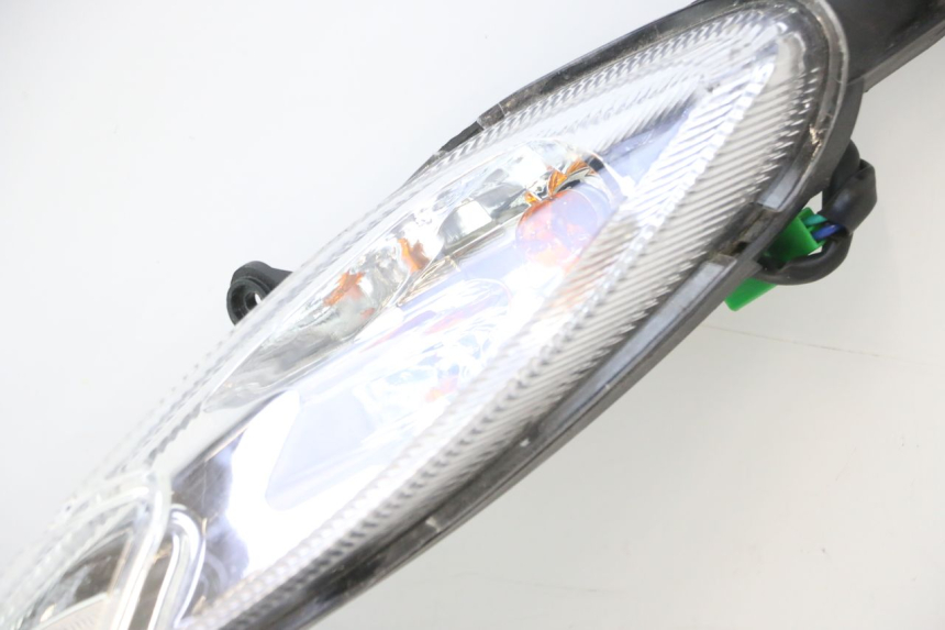 photo de FARO ANTERIORE PEUGEOT KISBEE 4T 50 (2023 - 2026) - Zoom sullo stato d'uso
