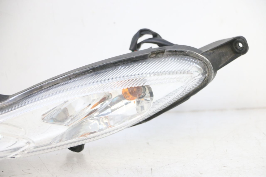 photo de FARO ANTERIORE PEUGEOT KISBEE 4T 50 (2023 - 2026) - Primo piano tecnico