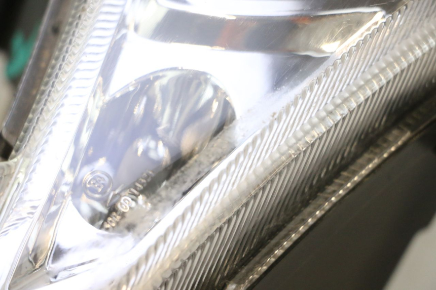 photo de FARO ANTERIORE PEUGEOT KISBEE 4T 50 (2023 - 2026) - Dettagli dei punti di fissaggio