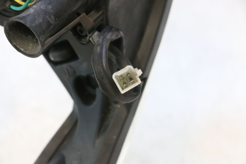 photo de FANALE ANTERIORE PEUGEOT KISBEE 4T 50 (2018 - 2022) - Angolazione alternativa
