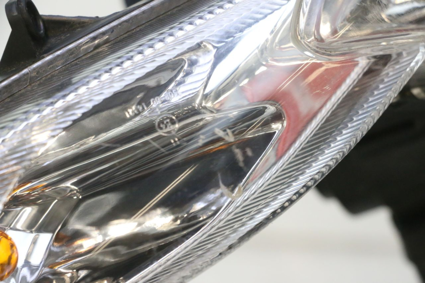 photo de FANALE ANTERIORE PEUGEOT KISBEE 4T 50 (2018 - 2022) - Marcature e riferimenti originali
