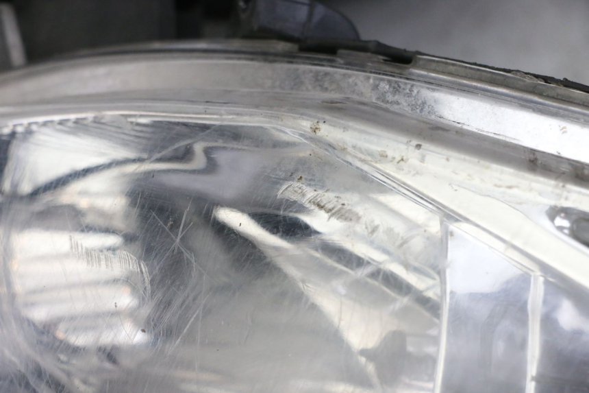 photo de FARO ANTERIORE LONGJIA SHARPY 125 (2020 - 2024) - Stato della superficie e materiale