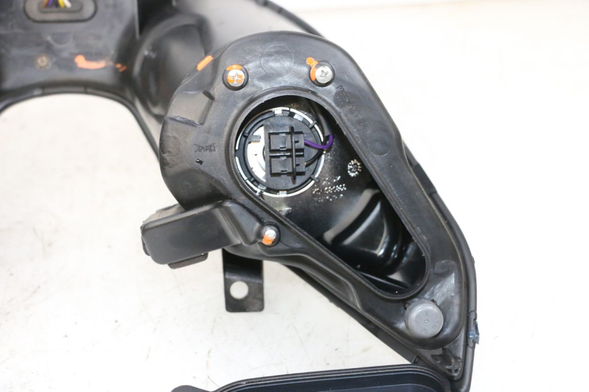 photo de FARO ANTERIORE PIAGGIO MP3 HPE 300 (2019 - 2026) - Zoom sullo stato d'uso