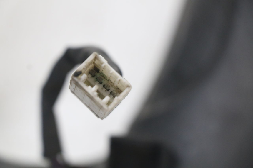 photo de FARO ANTERIORE PIAGGIO MP3 125 (2006 - 2014) - Dettagli dei punti di fissaggio