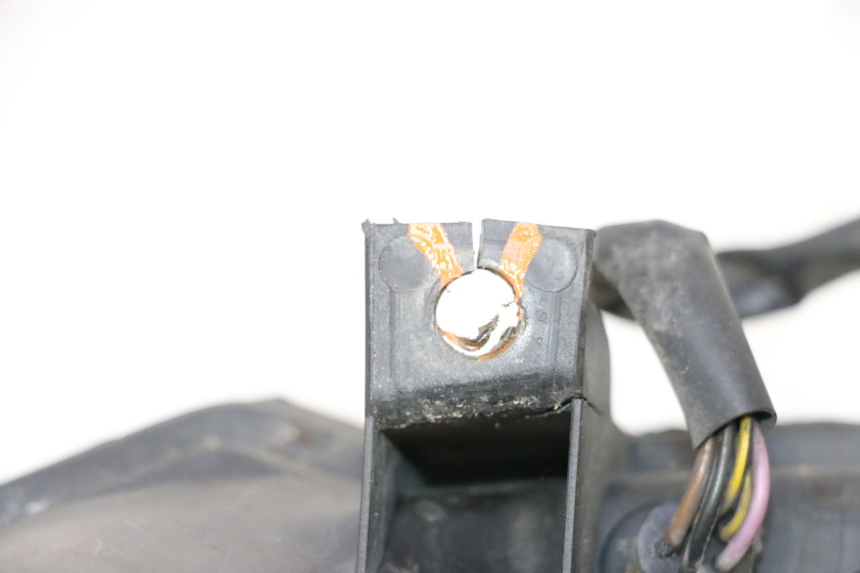 photo de FARO ANTERIORE PIAGGIO MP3 RL 250 (2006 - 2010) - Focus sulla struttura