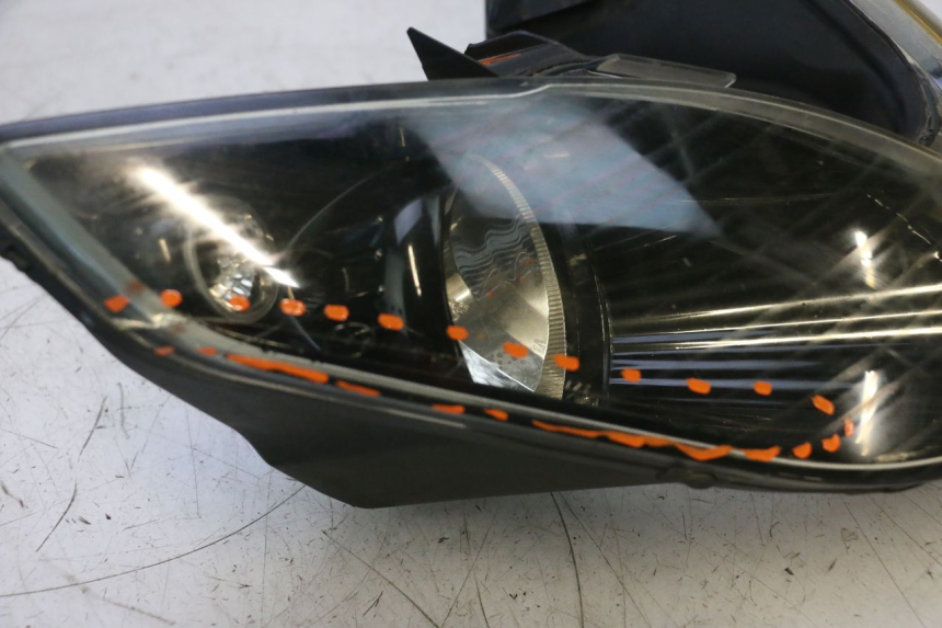 photo de FARO ANTERIORE PIAGGIO MP3 RL 250 (2006 - 2010) - Zoom sullo stato d'uso