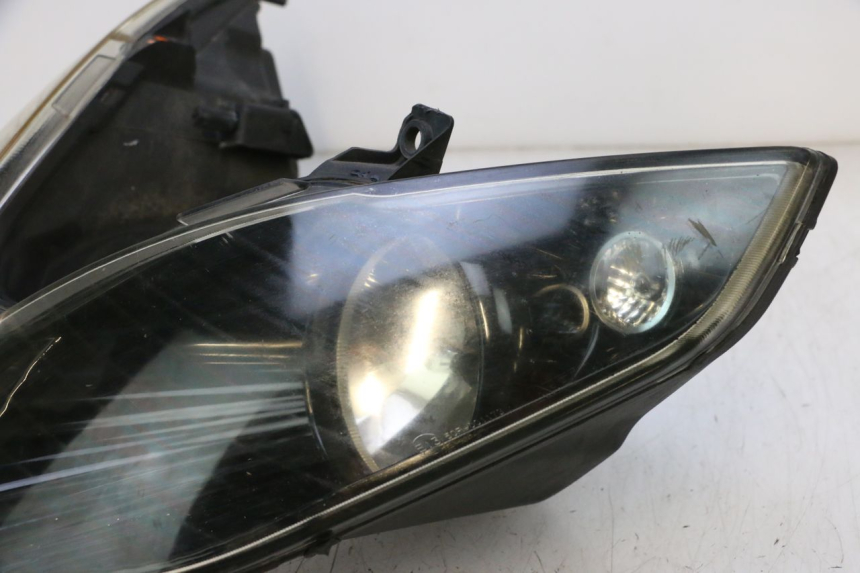 photo de FARO ANTERIORE PIAGGIO MP3 RL 250 (2006 - 2010) - Dettagli dei punti di fissaggio