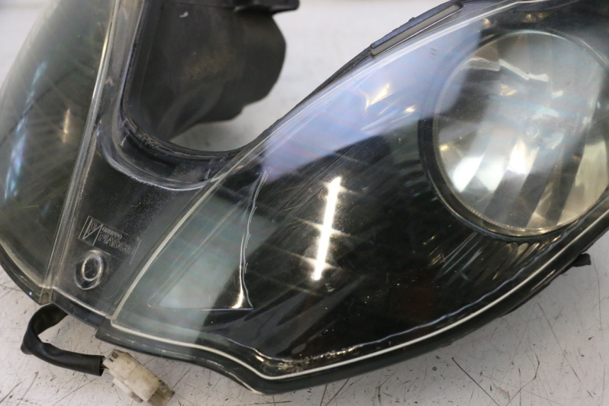 photo de FARO ANTERIORE PIAGGIO MP3 RL 250 (2006 - 2010) - Stato della superficie e materiale