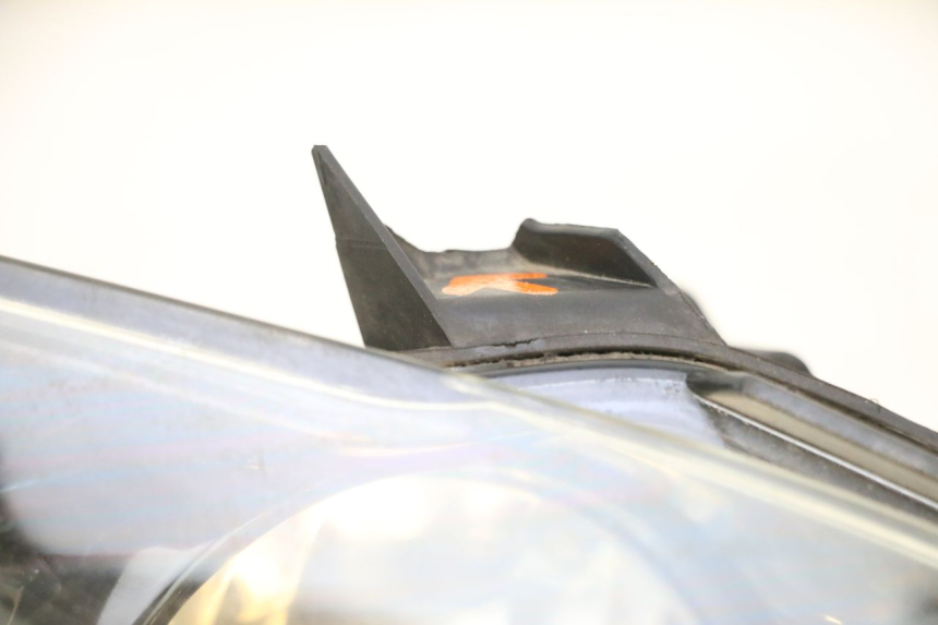 photo de FARO ANTERIORE PIAGGIO MP3 RL 250 (2006 - 2010) - Caratteristiche distintive