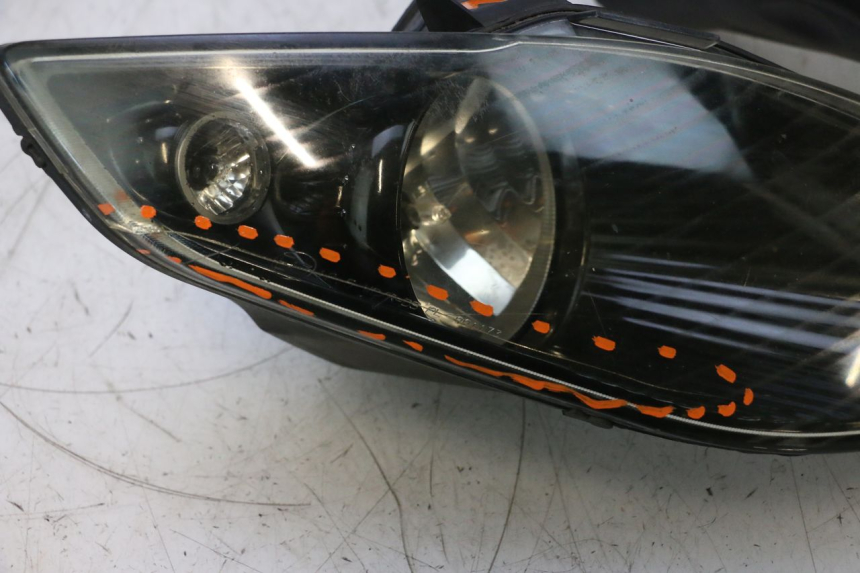 photo de FARO ANTERIORE PIAGGIO MP3 RL 250 (2006 - 2010) - Dettagli dei punti di fissaggio