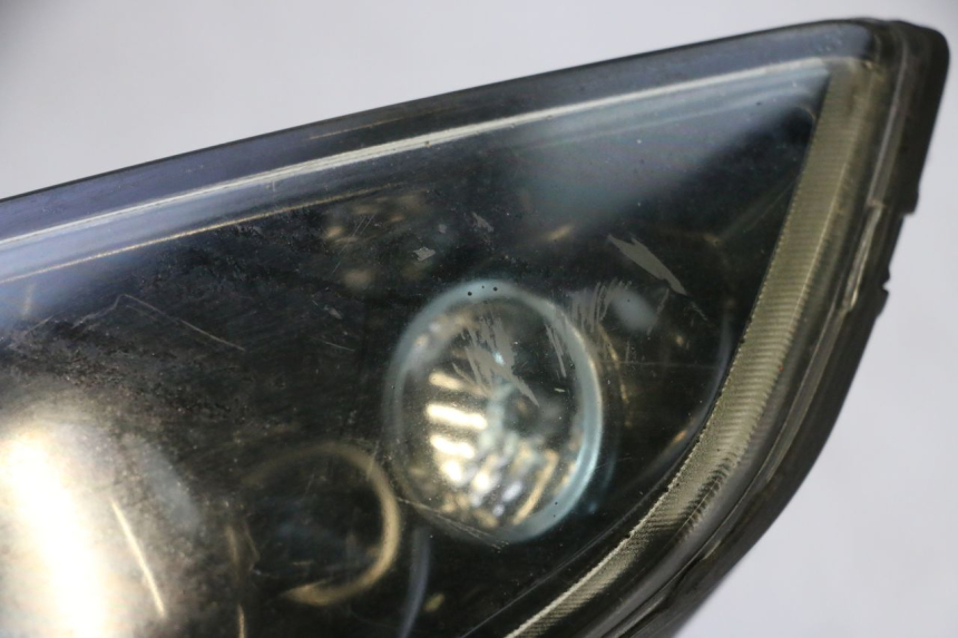 photo de FARO ANTERIORE PIAGGIO MP3 RL 250 (2006 - 2010) - Stato della superficie e materiale