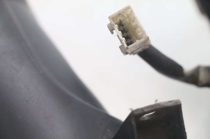 photo de FARO ANTERIORE PIAGGIO MP3 125 (2006 - 2014) - Stato della superficie e materiale
