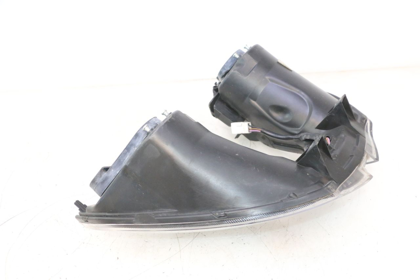 photo de FARO ANTERIORE PIAGGIO MP3 500 (2016 - 2018) - Caratteristiche distintive