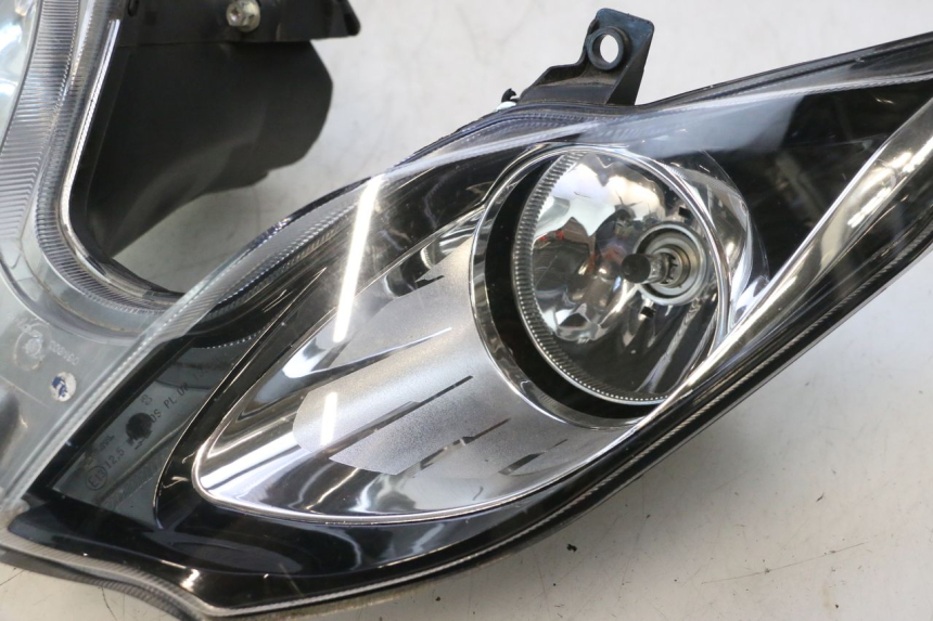 photo de FARO ANTERIORE PIAGGIO MP3 500 (2016 - 2018) - Primo piano tecnico