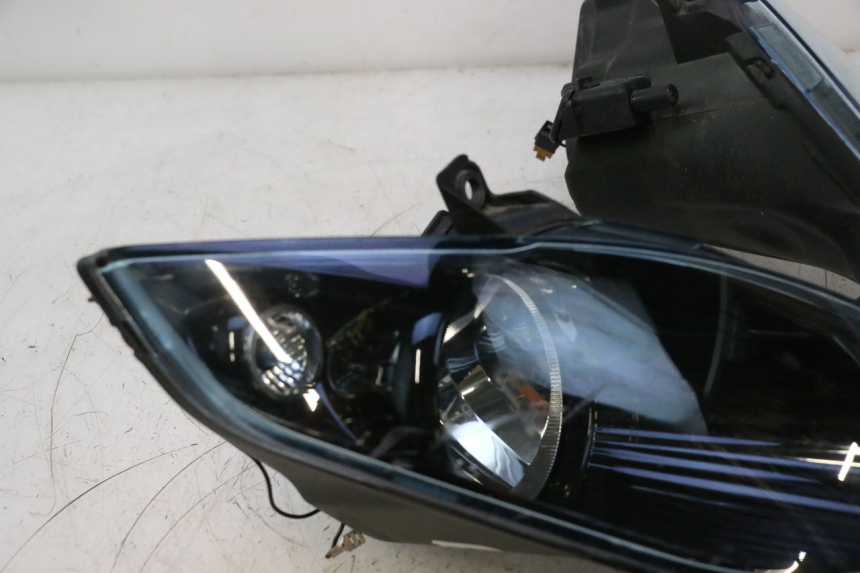 photo de FARO ANTERIORE PIAGGIO MP3 125 (2006 - 2014) - Vista principale