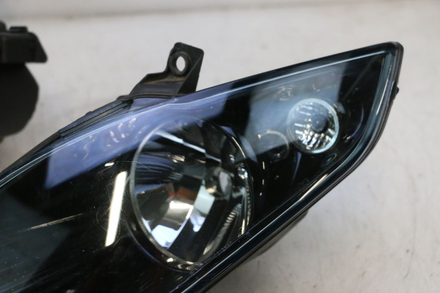 photo de FARO ANTERIORE PIAGGIO MP3 125 (2006 - 2014) - Altra angolazione