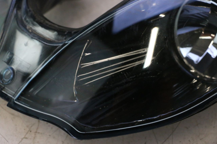 photo de FARO ANTERIORE PIAGGIO MP3 125 (2006 - 2014) - Primo piano tecnico
