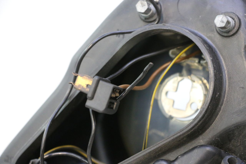 photo de FARO ANTERIORE PIAGGIO MP3 125 (2006 - 2014) - Stato della superficie e materiale