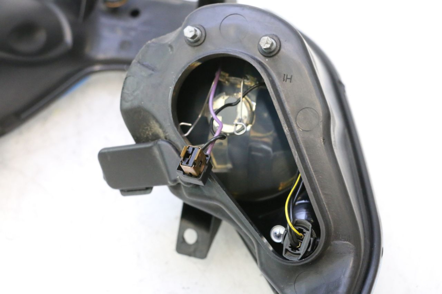 photo de FARO ANTERIORE PIAGGIO MP3 125 (2006 - 2014) - Marcature e riferimenti originali