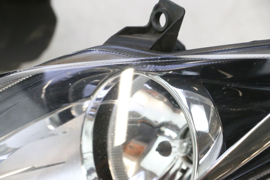photo de FARO ANTERIORE PIAGGIO MP3 500 (2016 - 2018) - Stato della superficie e materiale