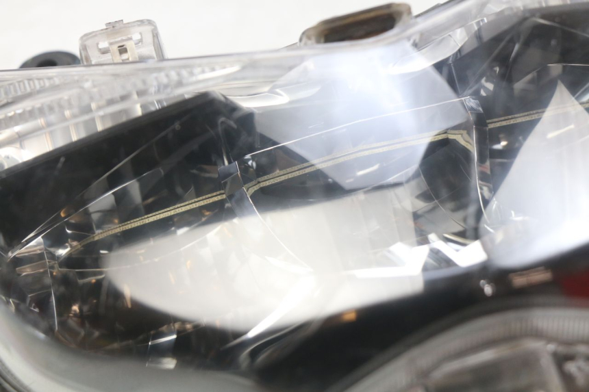 photo de FARO ANTERIORE YAMAHA N-MAX NMAX 125 (2017 - 2020) - Zoom sullo stato d'uso