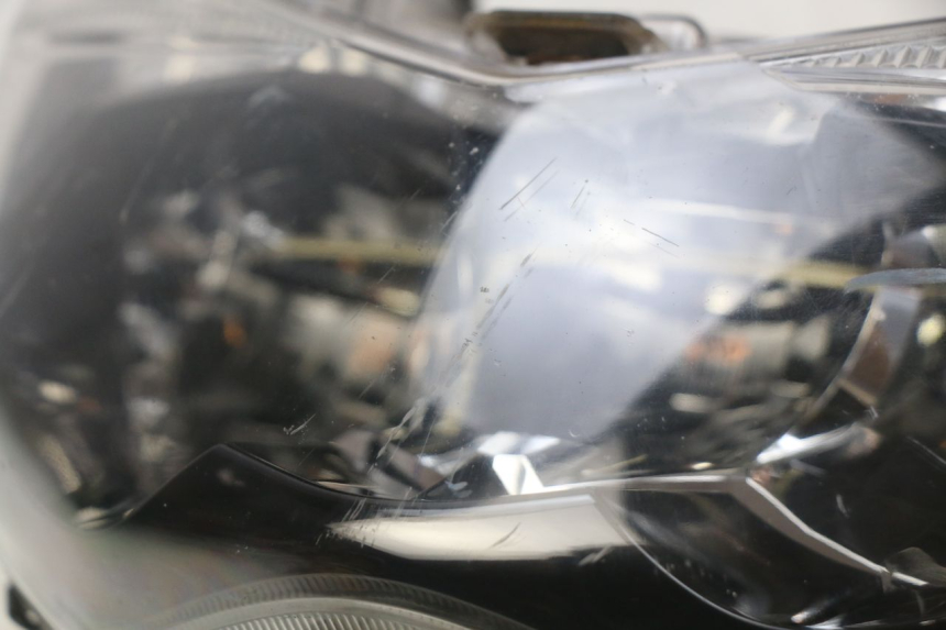 photo de FARO ANTERIORE YAMAHA N-MAX NMAX 125 (2017 - 2020) - Primo piano tecnico