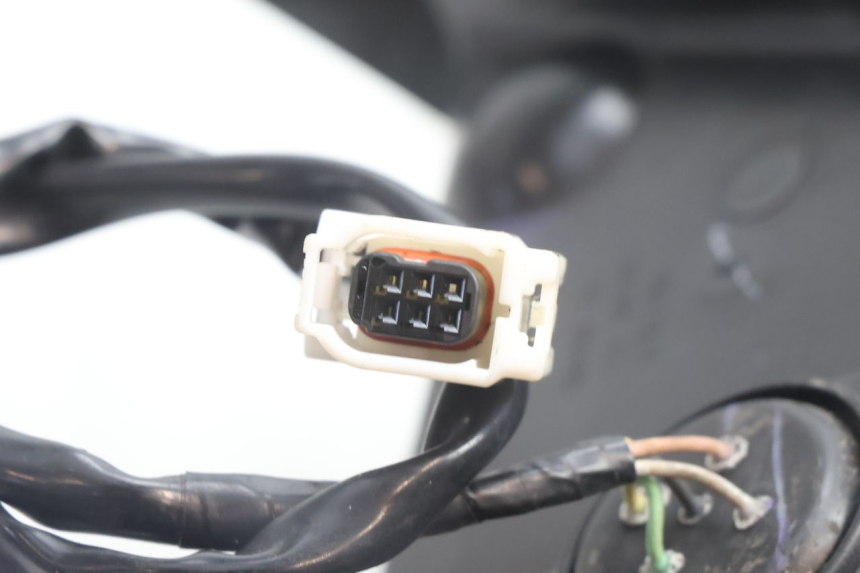 photo de FARO ANTERIORE YAMAHA N-MAX NMAX 125 (2021 - 2024) - Stato della superficie e materiale