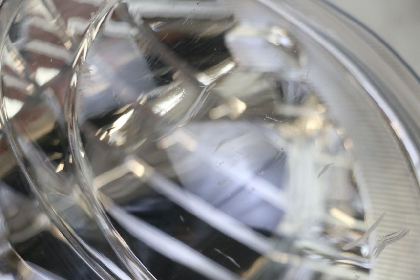 photo de FANALE ANTERIORE YAMAHA NEOS NEO'S 4T 50 (2008 - 2016) - Stato della superficie e materiale