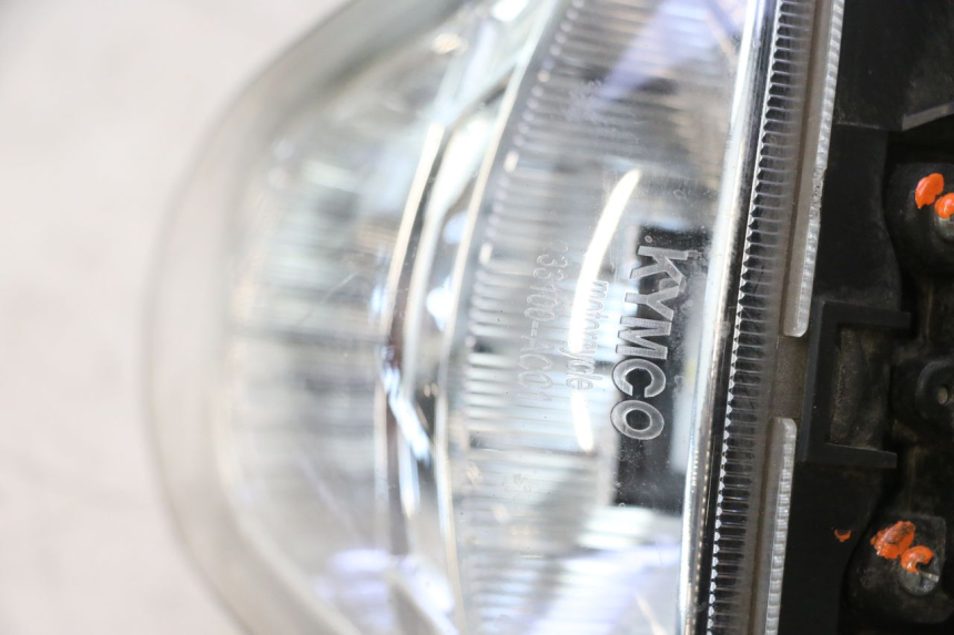 photo de FARO ANTERIORE KYMCO LIKE 4T 50 (2019 - 2025) - Zoom sullo stato d'uso