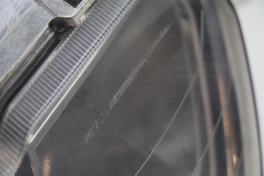 photo de FARO ANTERIORE PIAGGIO NEW TYPHOON 50 (2018 - 2021) - Zoom sullo stato d'uso