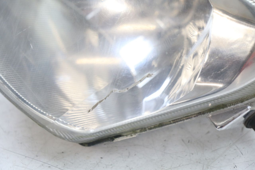 photo de FARO ANTERIORE PEUGEOT BELVILLE 125 (2017 - 2021) - Zoom sullo stato d'uso