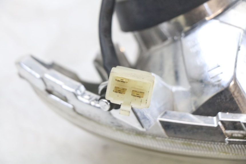 photo de FARO ANTERIORE PEUGEOT BELVILLE 125 (2017 - 2021) - Marcature e riferimenti originali