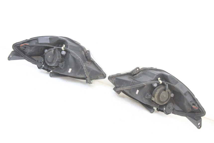 photo de FARO ANTERIORE PEUGEOT SATELIS 125 (2013 - 2018) - Dettagli dei punti di fissaggio