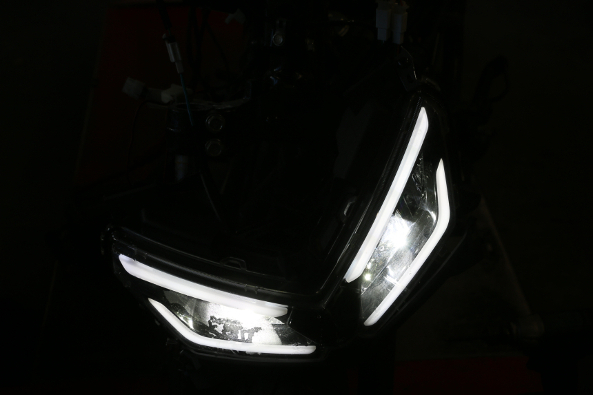 photo de FARO ANTERIORE JM MOTORS R-MAX TECH 50 (2024 - 2026) - Zoom sullo stato d'uso