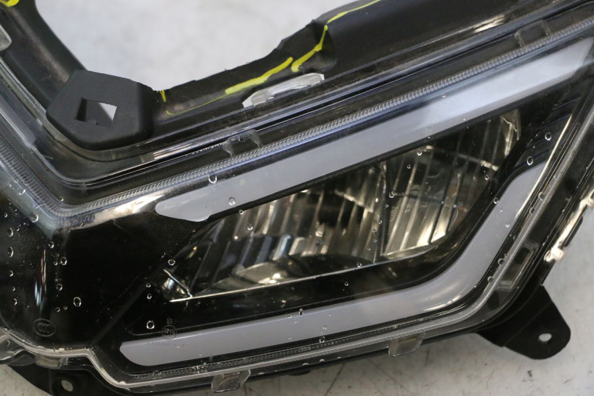 photo de FARO ANTERIORE JM MOTORS R-MAX TECH 50 (2024 - 2026) - Stato della superficie e materiale