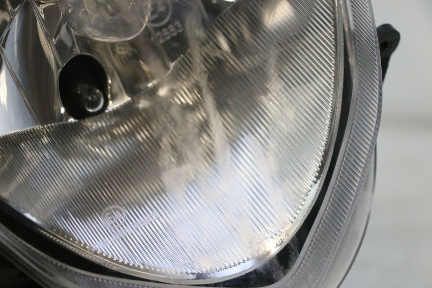 photo de FARO ANTERIORE LAZIO RENO 50 (2016 - 2021) - Primo piano tecnico