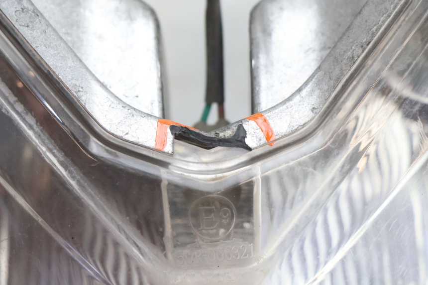 photo de FARO ANTERIORE YAMASAKI ROADSTER 50 (2013 - 2018) - Zoom sullo stato d'uso