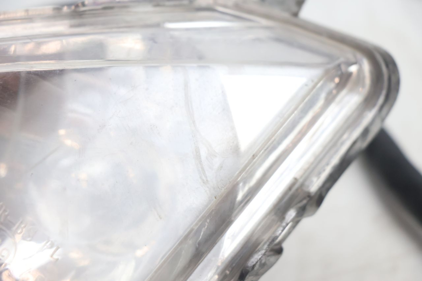 photo de FARO ANTERIORE YAMASAKI ROADSTER 50 (2013 - 2018) - Stato della superficie e materiale