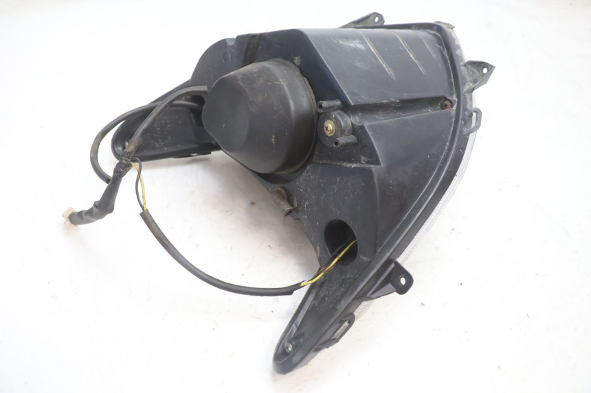 photo de FANALE ANTERIORE KEEWAY RY6 2T 50 (2011 - 2019) - Stato della superficie e materiale