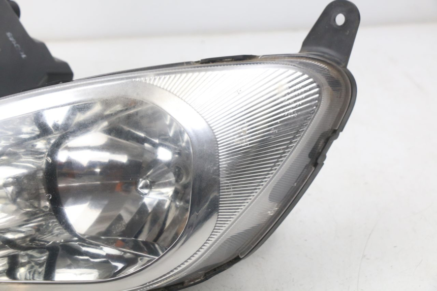 photo de FANALE ANTERIORE DAELIM S2 125 (2006 - 2007) - Dettagli dei punti di fissaggio