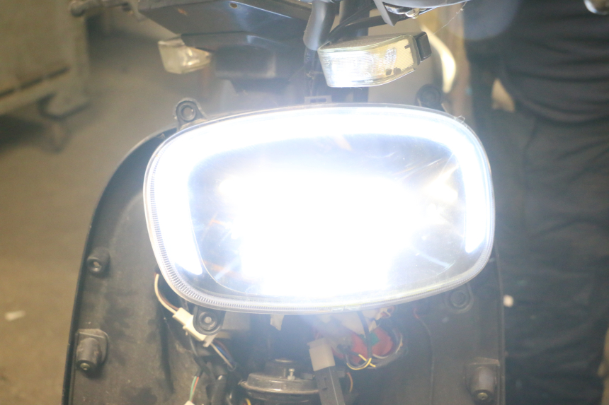 photo de FARO ANTERIORE BAIKU SAKURA 1 (2021 - 2025) - Zoom sullo stato d'uso