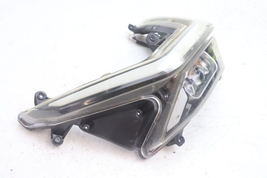 photo de FARO ANTERIORE JM MOTORS SANTANA EVO 50 (2024 - 2026) - Primo piano tecnico